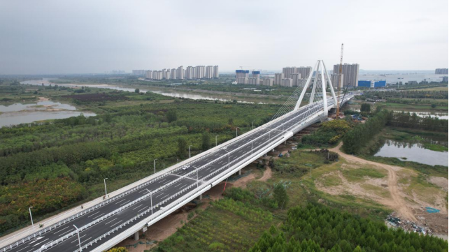 Shaanxi Construction Machinery Co., Ltd.: Construction Mechanization and High-quality Completion of Pavement Construction Task of Xianyang Gaoke Road Crossing Weihe River Bridge