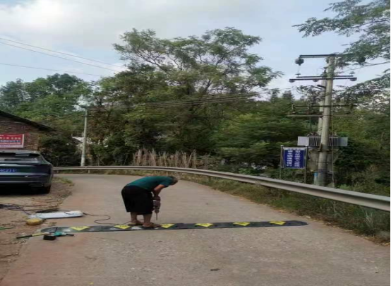 Zhijiang County Highway Construction and Maintenance Center: Strengthen Highway Maintenance in Autumn to Escort People's Safe Travel