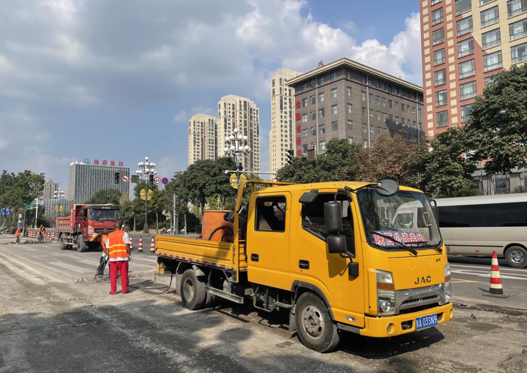 Hancheng Highway Bureau: Strengthen Highway Maintenance to Ensure Safety and Smooth Flow