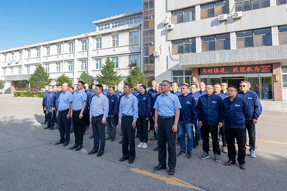 Hebei Xuangong Party Committee held a flag-raising ceremony to celebrate the 74th anniversary of the founding of New China