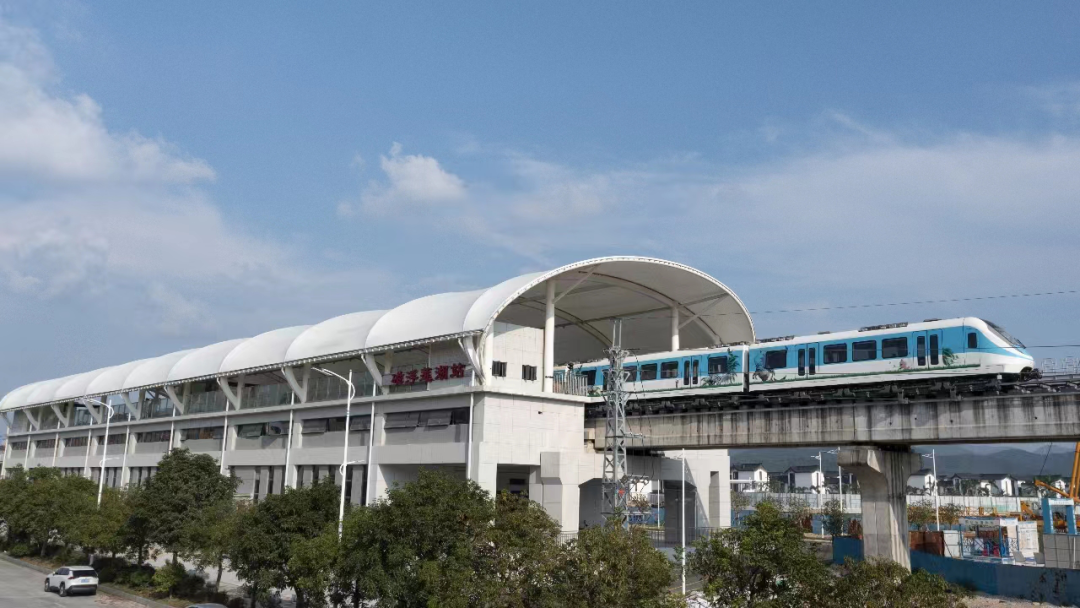 Railway Construction Heavy Industry Maglev Track Panel and Turnout Products Help the Trial Operation of Qingyuan Maglev Tourism Line