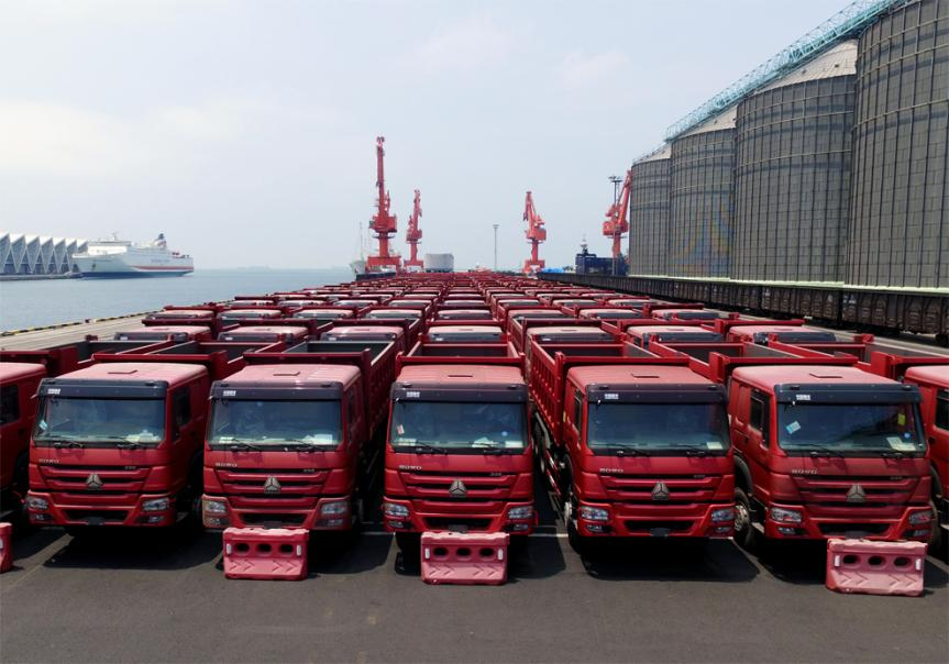 Sinotruk's single-quarter net profit surged more than three times in the third quarter, with export sales and market share far ahead.