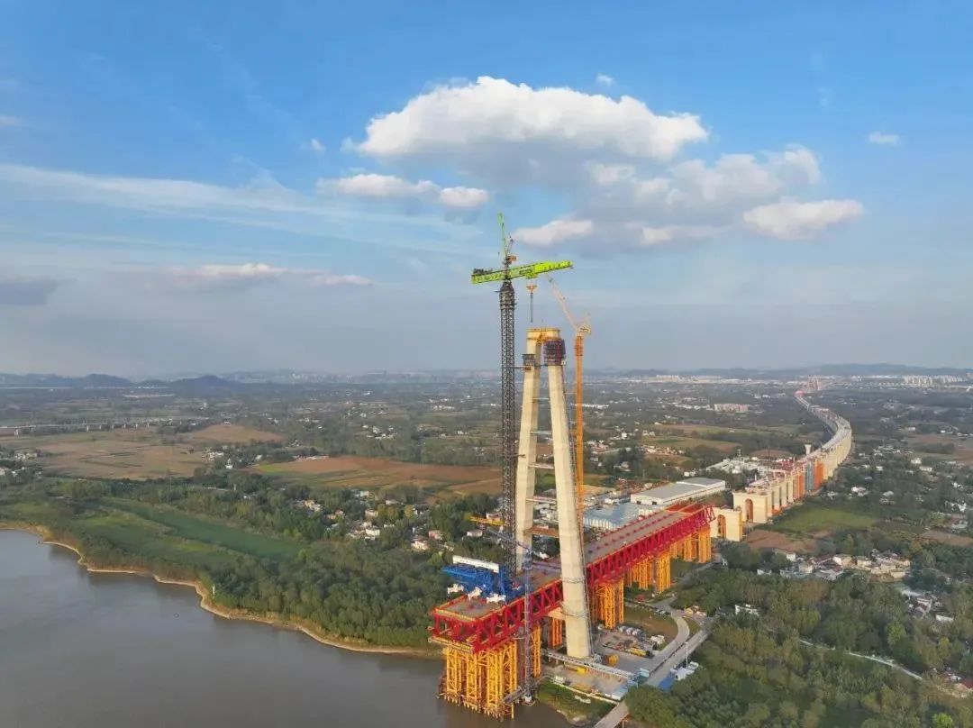 This world-class project meets another breakthrough! Zoomlion's World's Largest Tower Crane Continues to Help