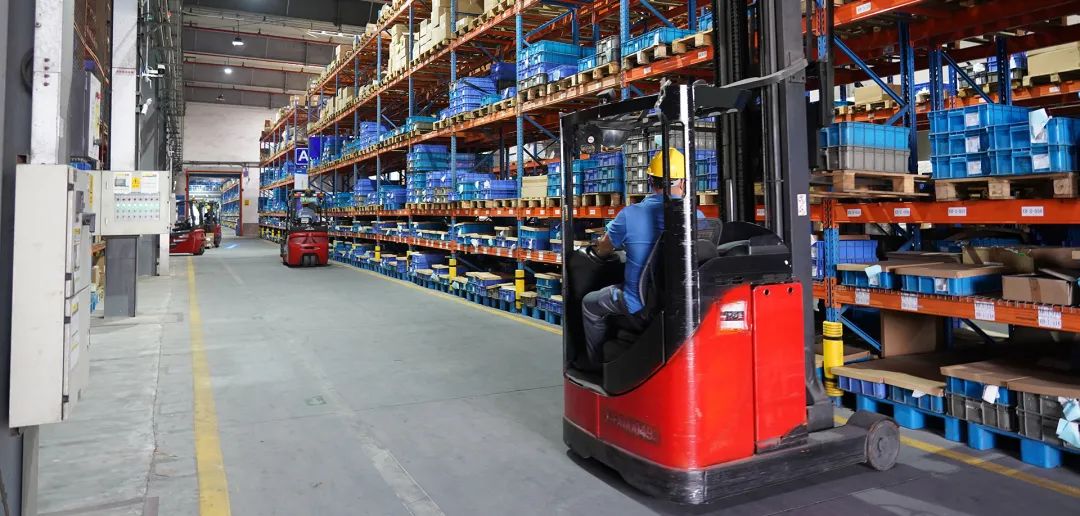 Linde Forklift Helps Century-Old Brand Kohler Build Efficient Internal Logistics