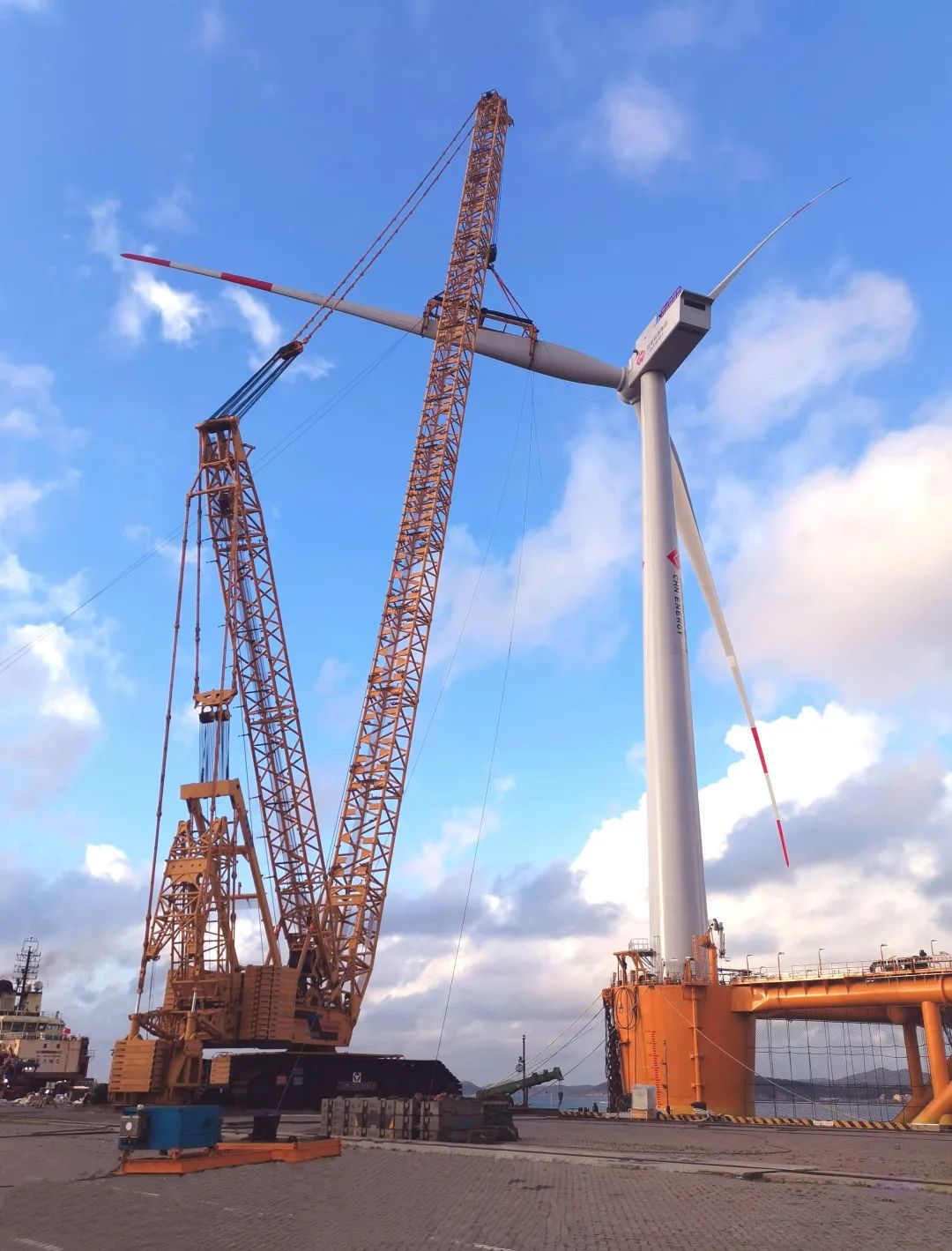 The world's first! XCMG Crawler Crane Helps Build Floating Wind and Fishery Integration Project