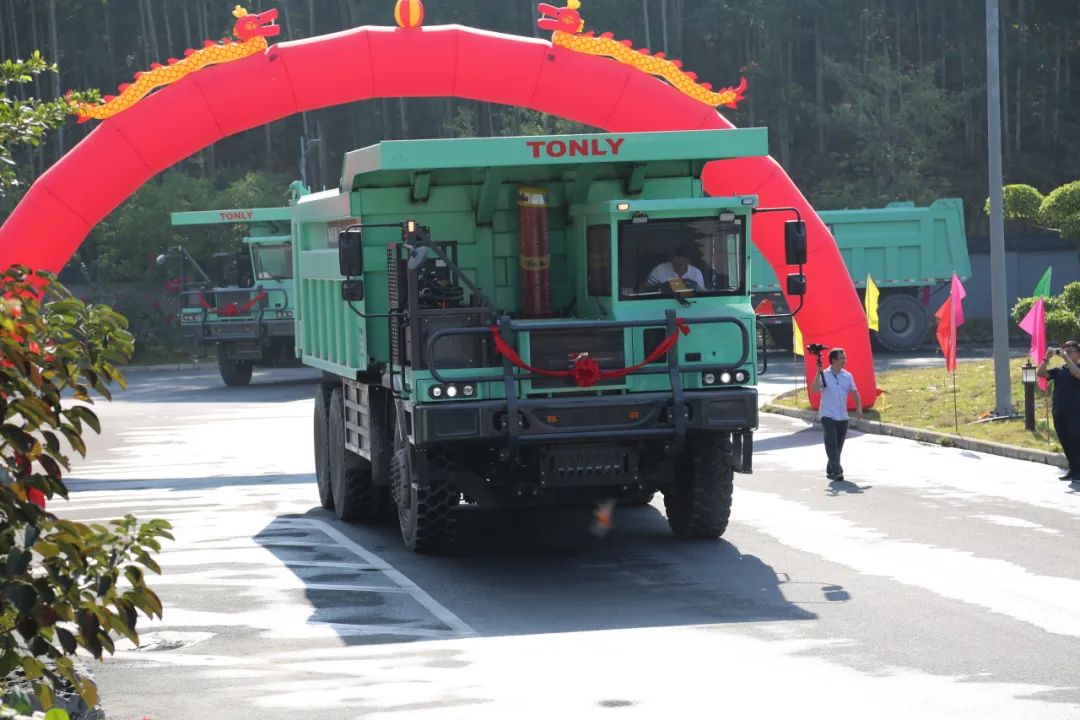 Tongli Science and Technology Pure Electric Wide-body Vehicles Go to the Largest Sand and Gravel Production Base in Xijiang River Basin in Batch