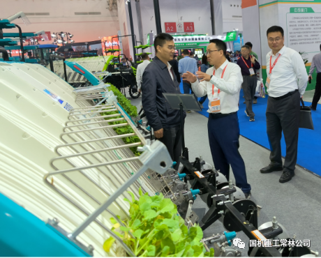 Focused and innovation-led, the complete set of solutions for transplanting technology of rapeseed blanket seedlings in Changlin, a national machine, made a brilliant appearance at Wuhan Agricultural Machinery Exhibition