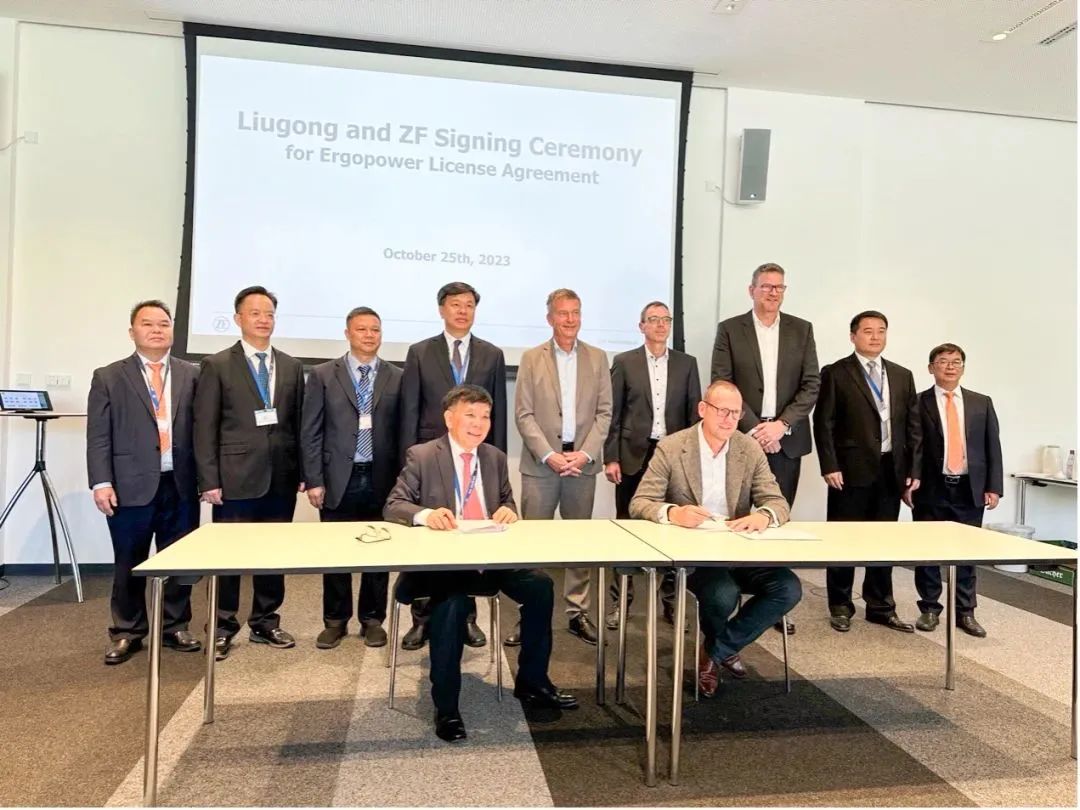 Deepening cooperation | Liugong and ZF signed a product technology license agreement