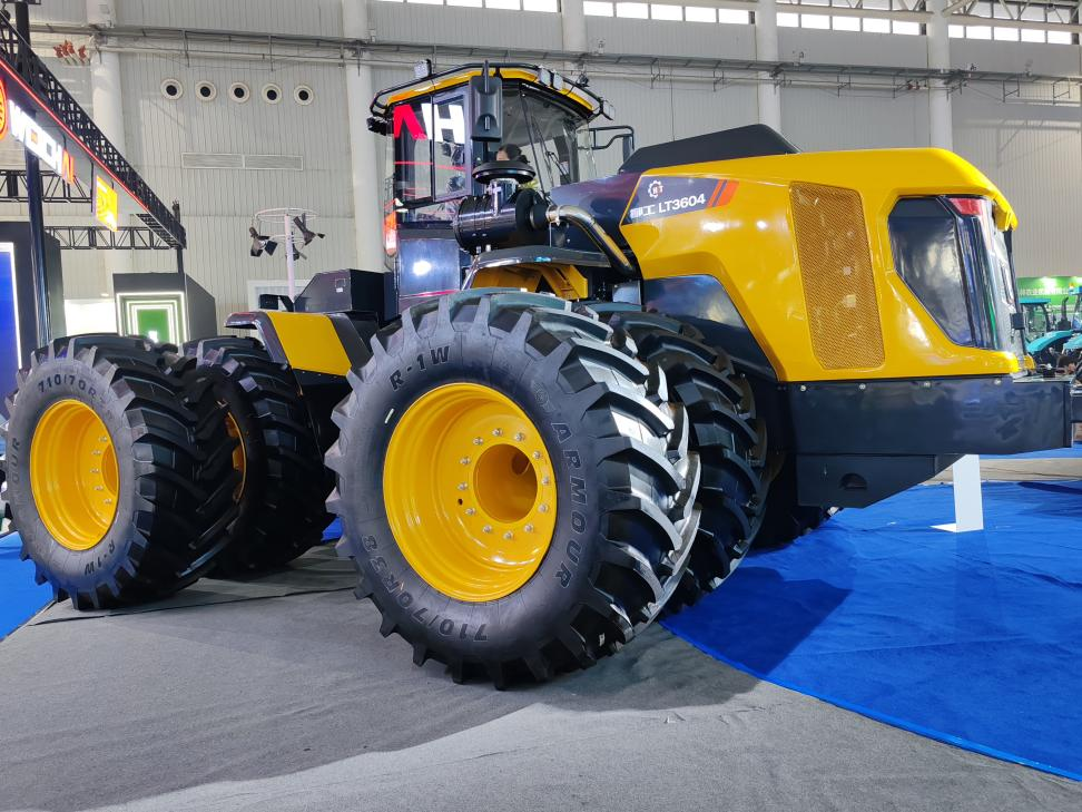 New Breakthrough Guangkang Engine Successfully Matched on Liugong Heavy Tractor for the First Time