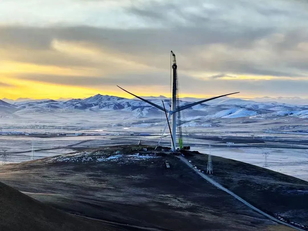 Shining the World's Largest Wind Power Project at Super High Altitude, Zoomlion Crane "Effecting" the Snowy Plateau