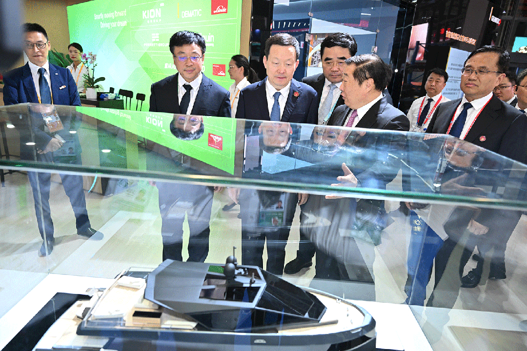 Zhou Naixiang, Deputy Secretary of Shandong Provincial Party Committee and Governor of Shandong Province, and His Delegation Visited the Weichai Exhibition Area of China International Import Expo
