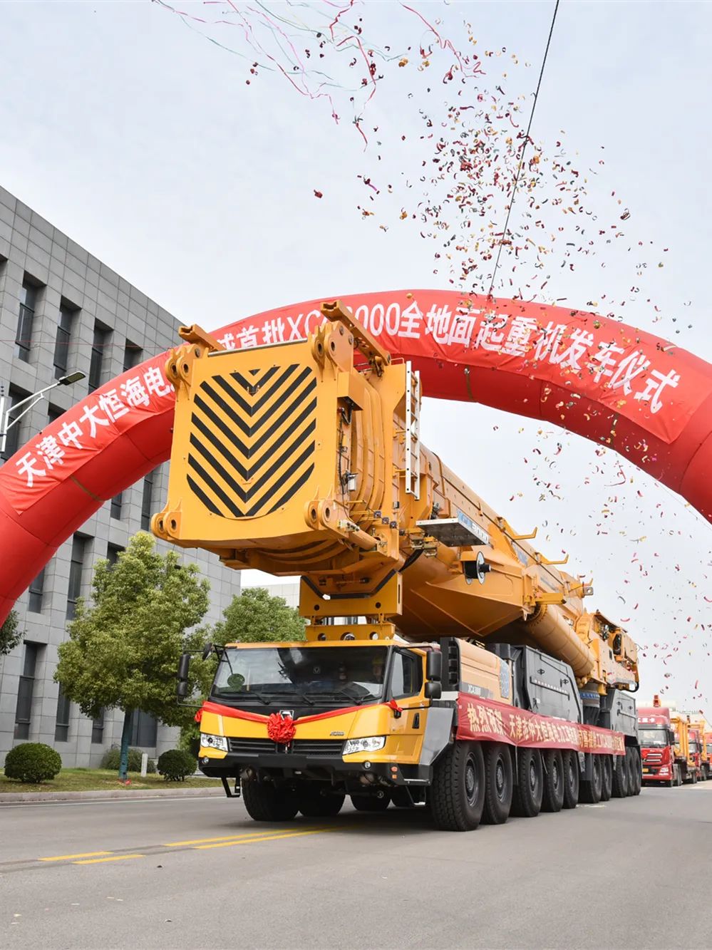 XCMG: Break the record again! The upgraded version of "the world's first crane" XCA3000 is launched in batches!