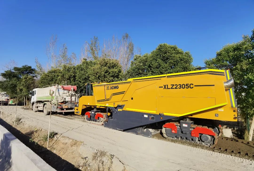 [Construction Record] Application of XCMG Cement Pavement Cold Recycling Machine in Henan County Road Construction