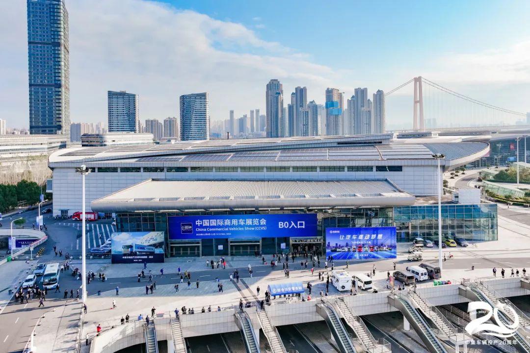 The stars are shining! The "Star Pastoral" series of bulk feed transport vehicles of Lingyu Automobile was officially released.