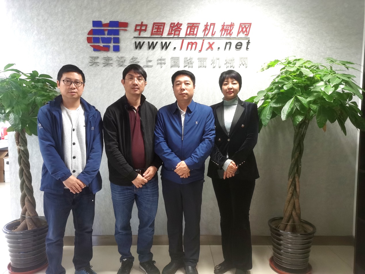 Bai Zhen, Executive Vice President of Traffic Engineering Facilities Branch of China Transportation Association, and His Delegation Visited Road Machinery Network