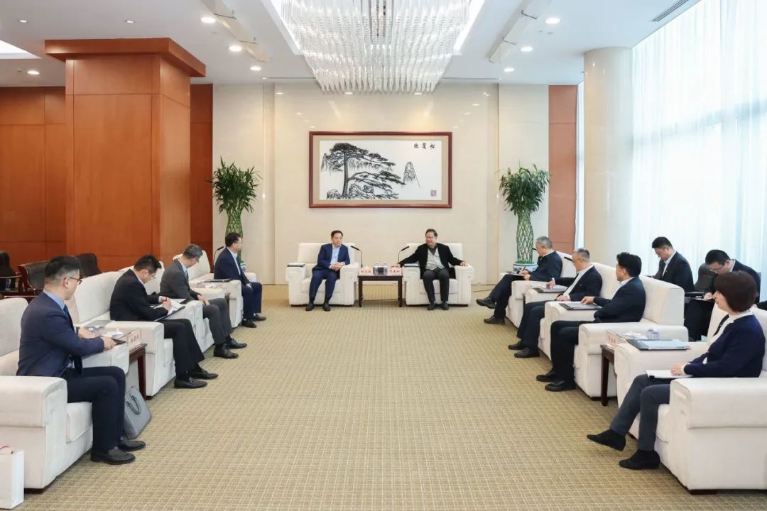 Xiang Wenbo, Party Secretary and Chairman-in-Office of Sany Group, Talks with Deng Jianling, General Manager of China Huaneng