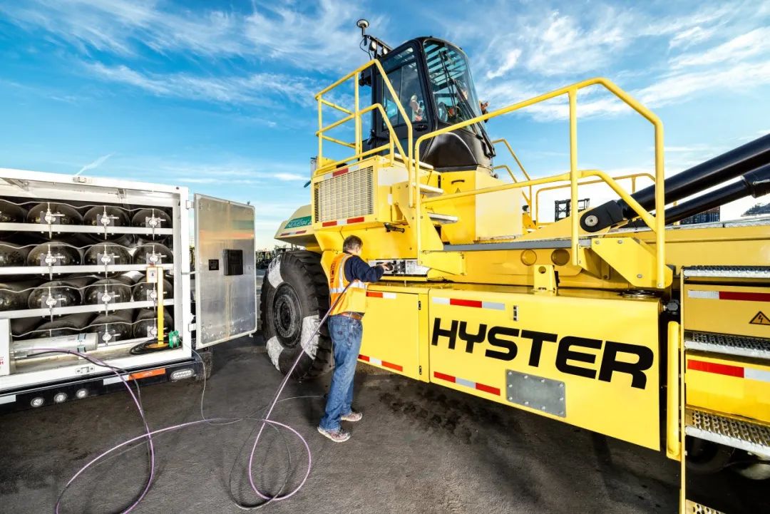 Hester's world's first hydrogen heavy tank stacker recognized by FAST COMPANY