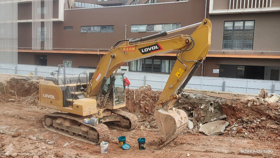 Lovol Heavy Industries Co., Ltd.: The First Choice for Earthwork — — Boss Wang's Good Helper for Getting Rich FR200F