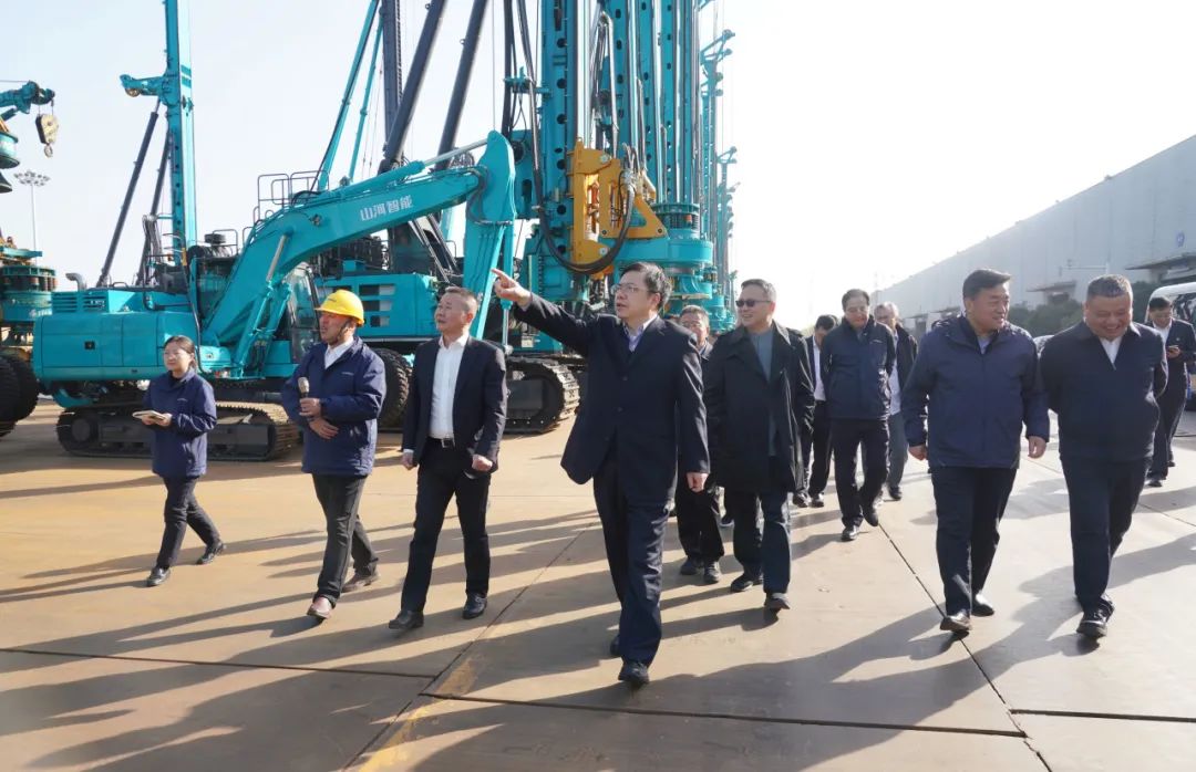 Focus on equipment remanufacturing! Xiao Guiyu, Vice Chairman of the Shanghai Municipal Committee of the Chinese People's Political Consultative Conference and Deputy Secretary of the Party Leadership Group, led a team to investigate Sunward Intellig