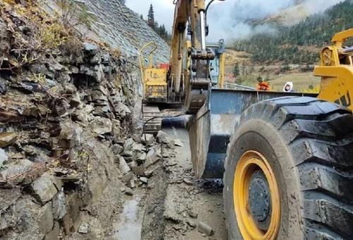 Early arrangement, early deployment and early implementation of Yajiang Highway Sub-Bureau to make preparations for snow removal and smoothness in winter