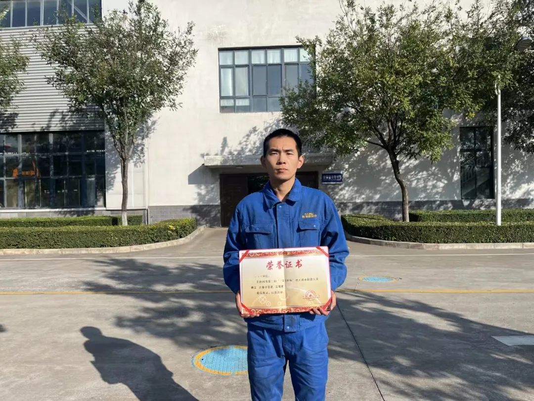 Shaanxi Construction Machinery Co., Ltd.: Zheng Haibo won the individual third prize in the welder competition of "Sanqin Craftsman Cup" Workers' Professional Skills Competition