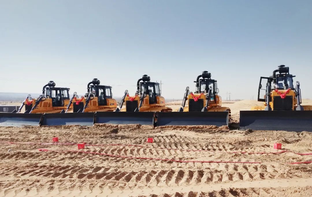 Help Control Sand and Increase "Green" | Liugongguo Four Bulldozers Delivered in Batch!