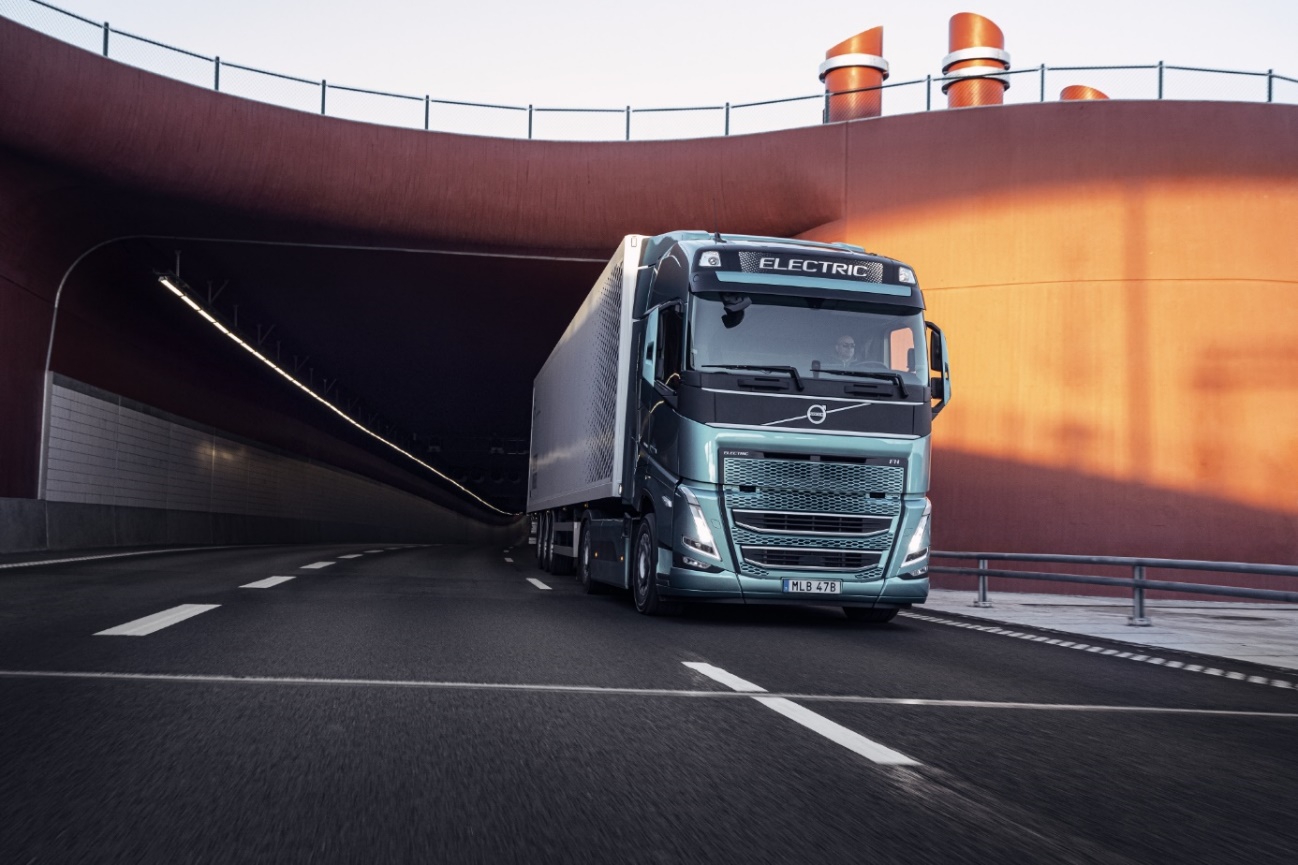 Volvo FH Electric Heavy Truck Won the "2024 International Truck of the Year" Award