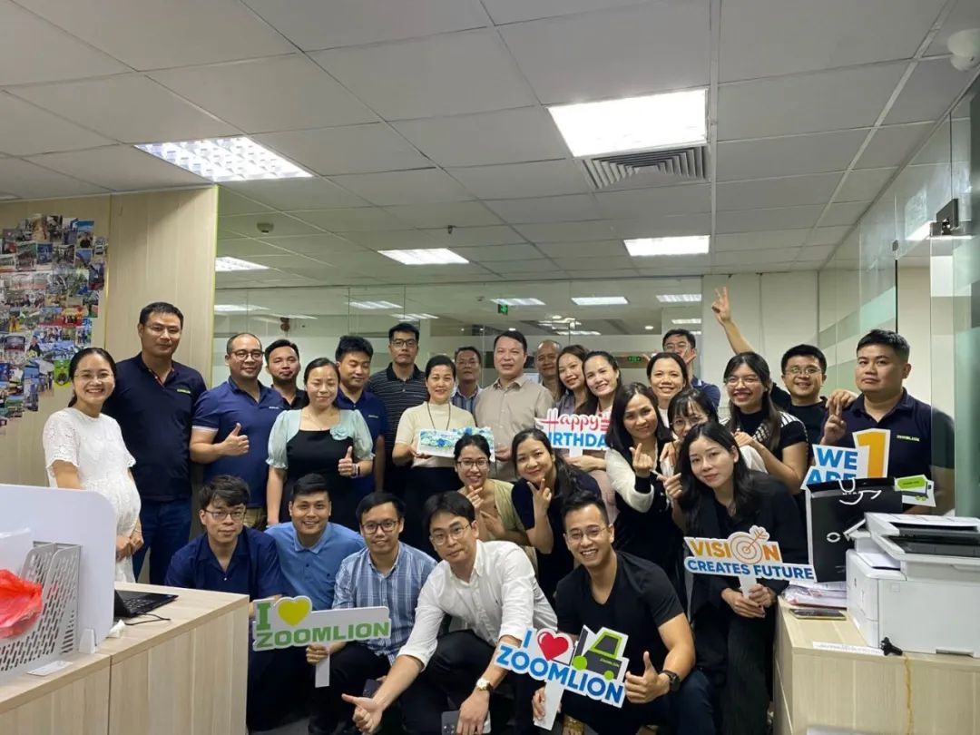 Dedicated Presentation: Birthday Party for Employees of Vietnam Subsidiary of Zoomlion