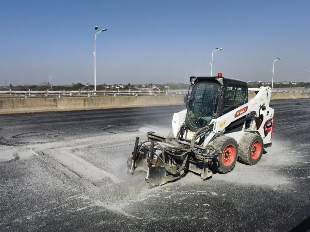 High strength asphalt milling | Bobcat S590 construction performance is brilliant