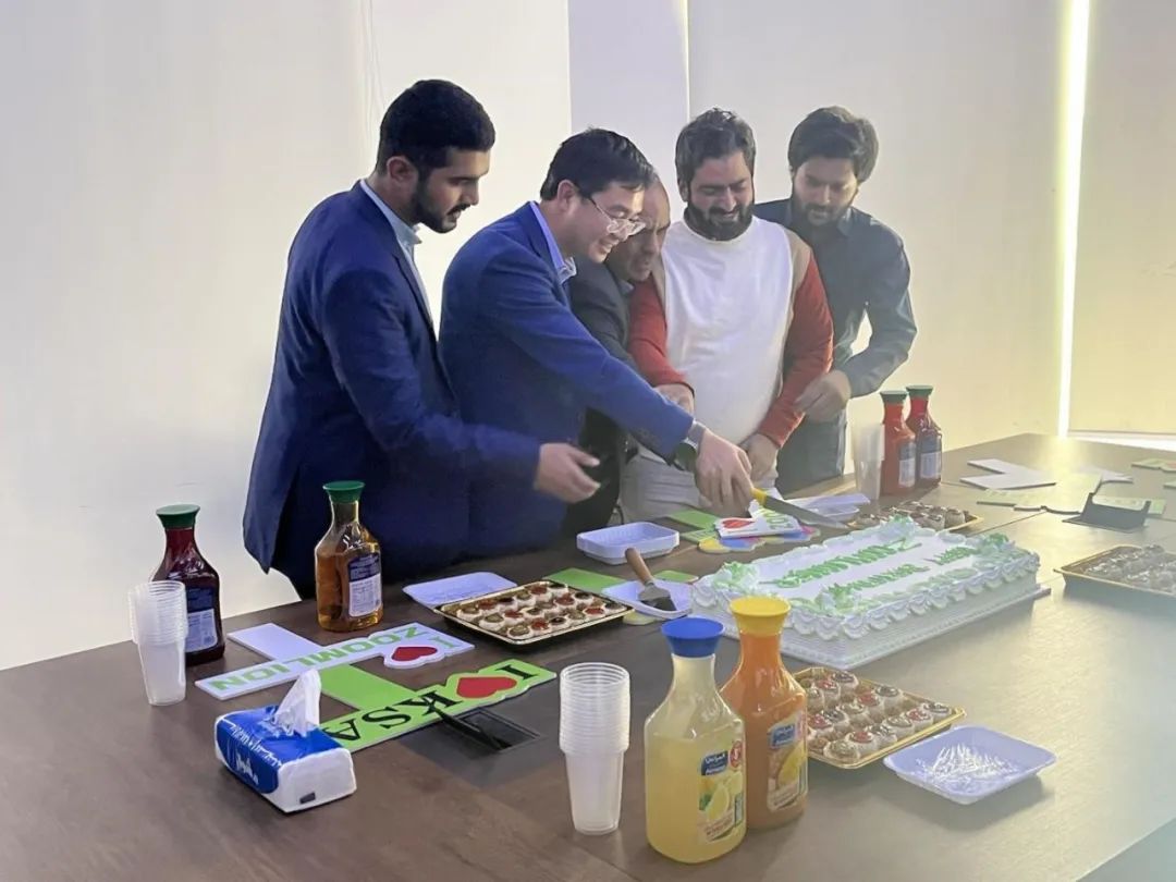 The Saudi subsidiary of Zoomlion held a birthday party for employees!