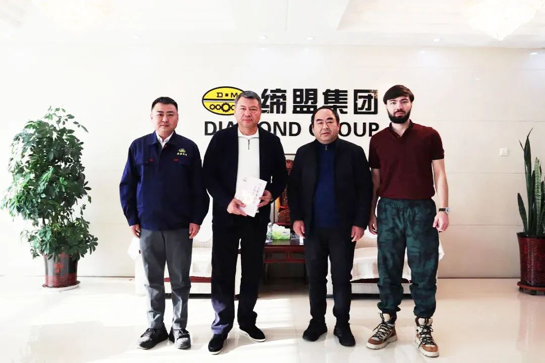 Uzbek Businessmen Come to Dimeng Heavy Industry for Cooperation and Exchange