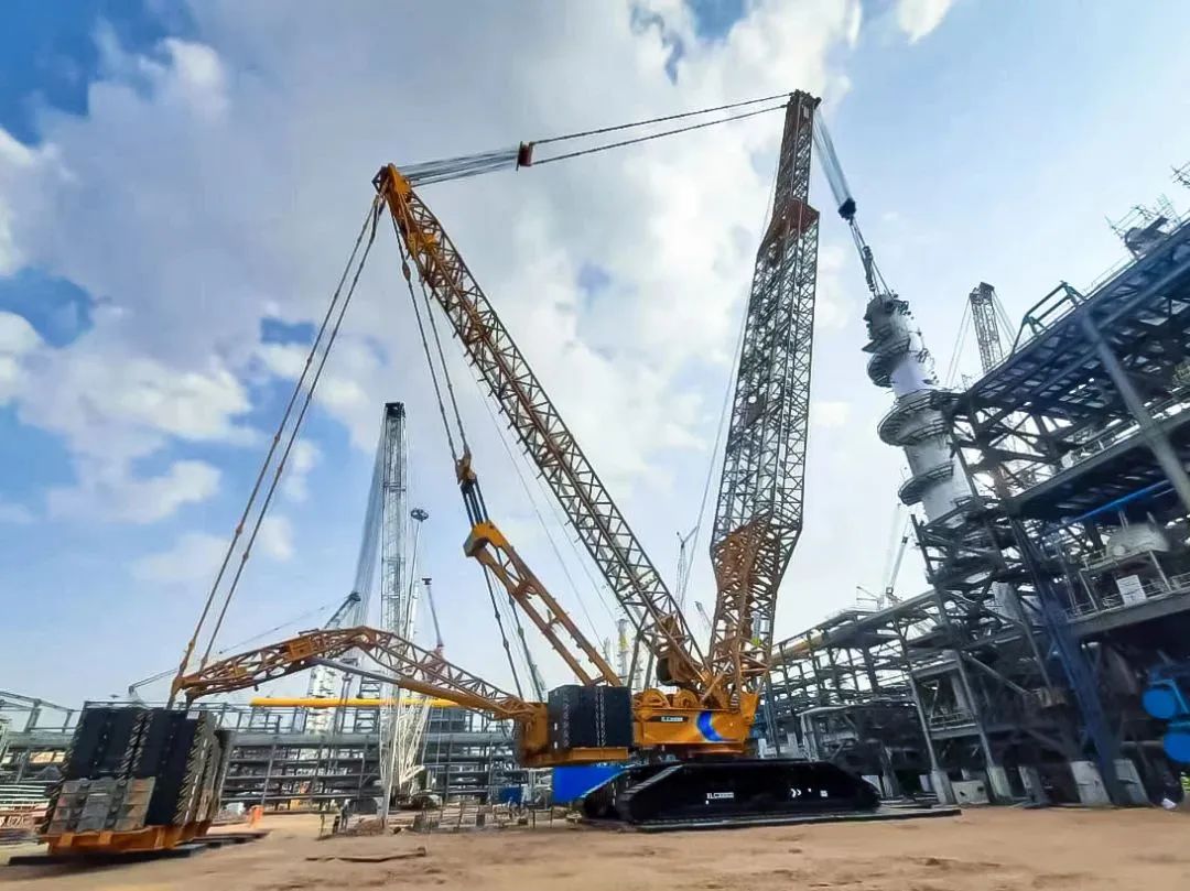 Go overseas! XCMG Crawler Crane Helps Build Large-scale Oil Refining Project Across the Sea