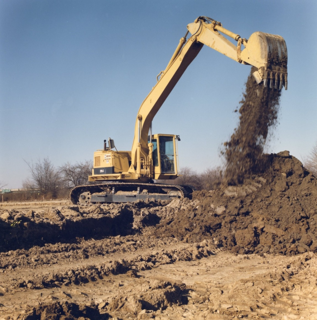 Historical Archives | Caterpillar's First Hydraulic Excavator