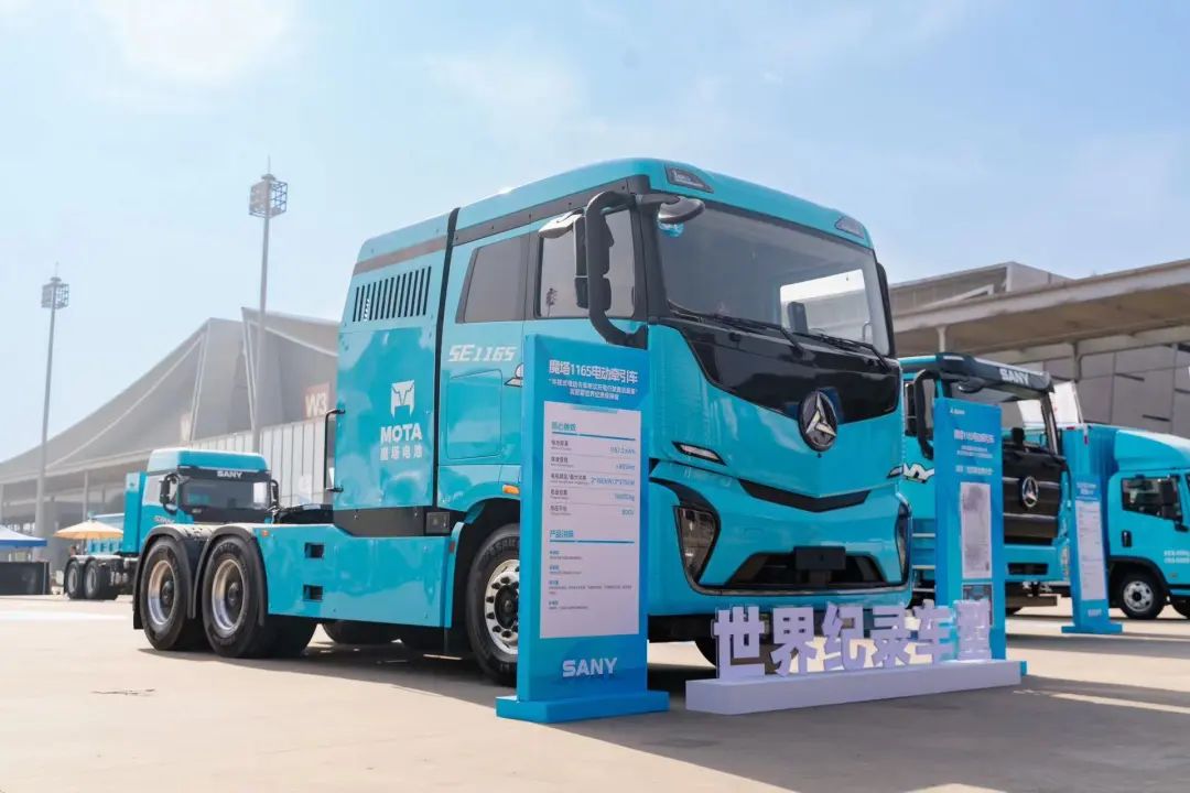 Vice Governor Qin Guowen Visited Sany Exhibition Area and Praised Magic Tower 1165 Electric Heavy Truck