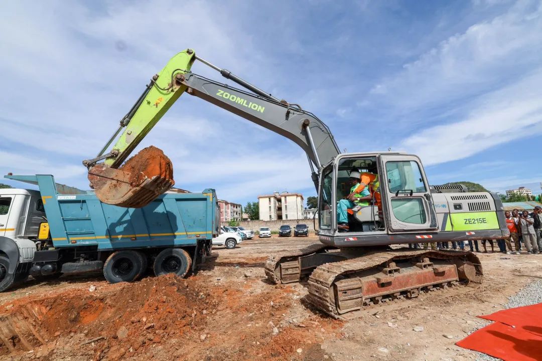 The excavator of Zoomlion met the presidents of the two countries.