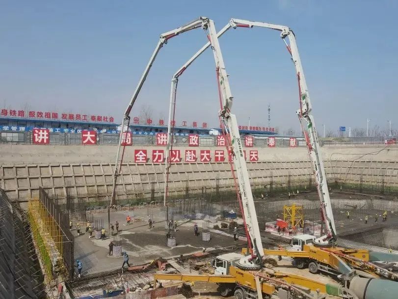 Set another record! XCMG Rice Pump Truck Helps Build the "First High" on the West Coast of Qingdao