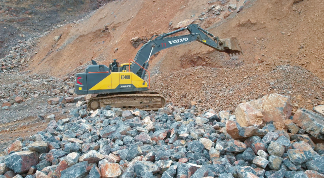 Customers in Baoji, Shaanxi highly praise Volvo EC400 excavator: extraordinary quality is worth having!