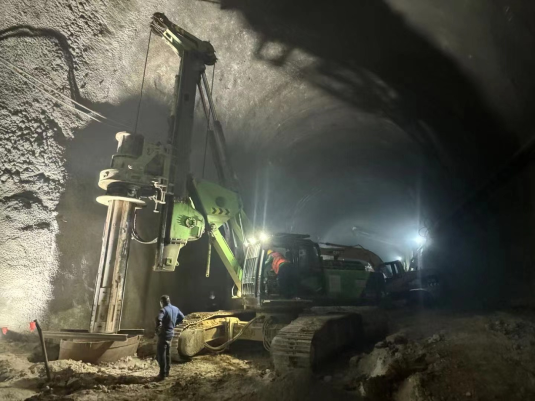 Tunnel Construction Tool Taixin Machinery Low Clearance Drilling Machine Helps High-speed Railway Construction of Huashan Tunnel Section