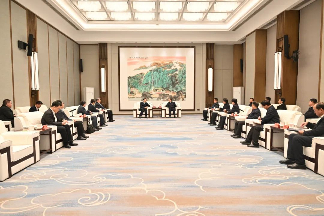 Zhang Chaochao, Secretary of Shijiazhuang Municipal Party Committee, held talks with Tan Xuguang, Secretary of the Party Committee and Chairman of Shandong Heavy Industry Group