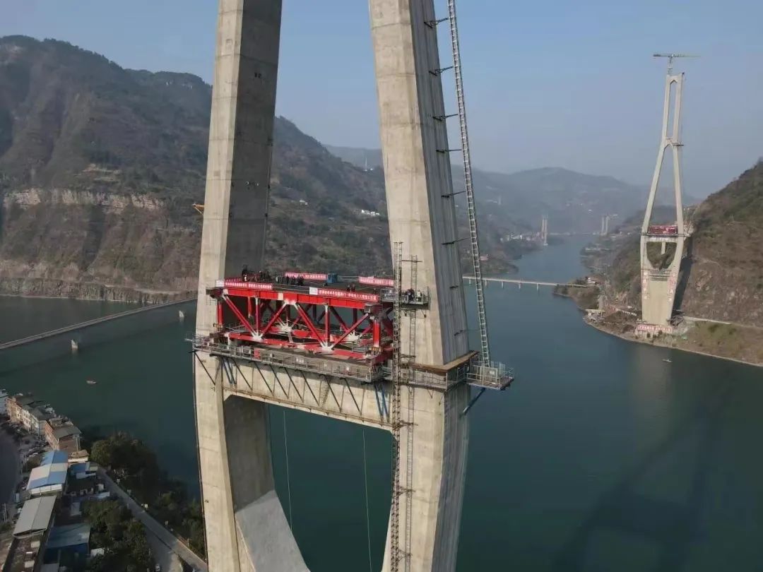 A bridge connects Sichuan and Yunnan! Zoomlion R Generation Tower Crane Helps Build "the First High Bridge in Sichuan"