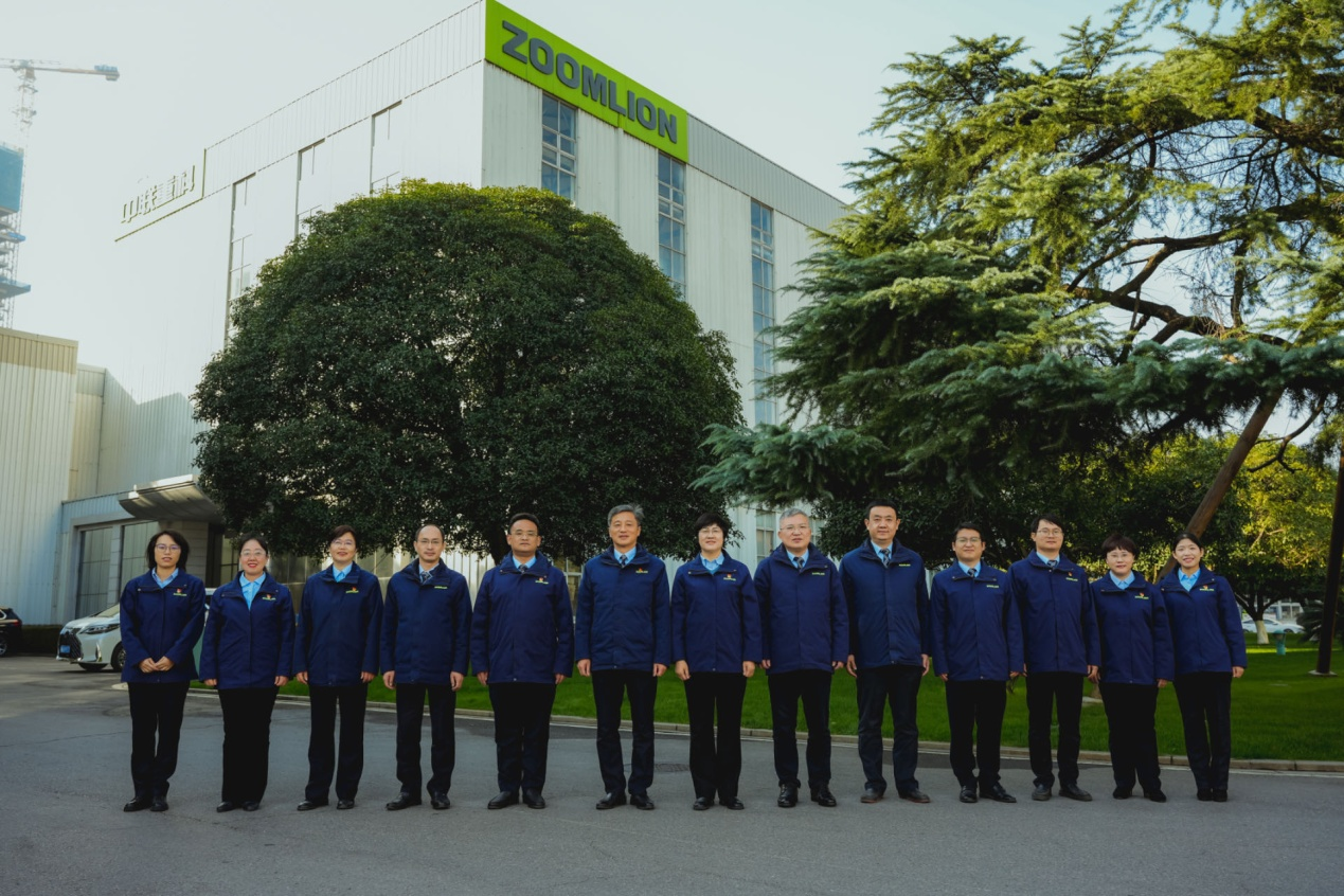 Loving the greatness of the country and casting the most important equipment of the country, the technical innovation team of Zoomlion Lifting Machinery was awarded the "National Engineer Award".