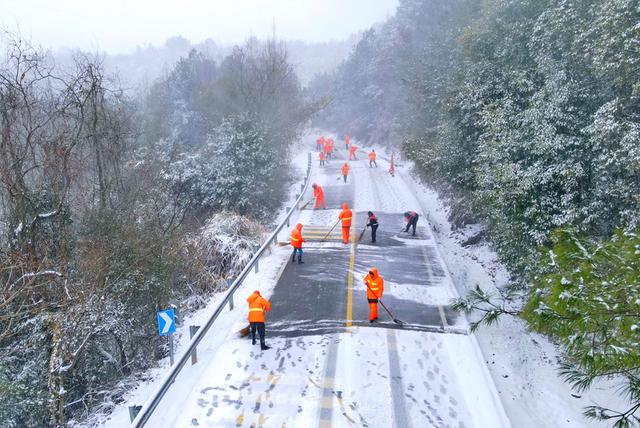 Guangchang, Jiangxi: Remove Snow and Ensure Smooth Traffic