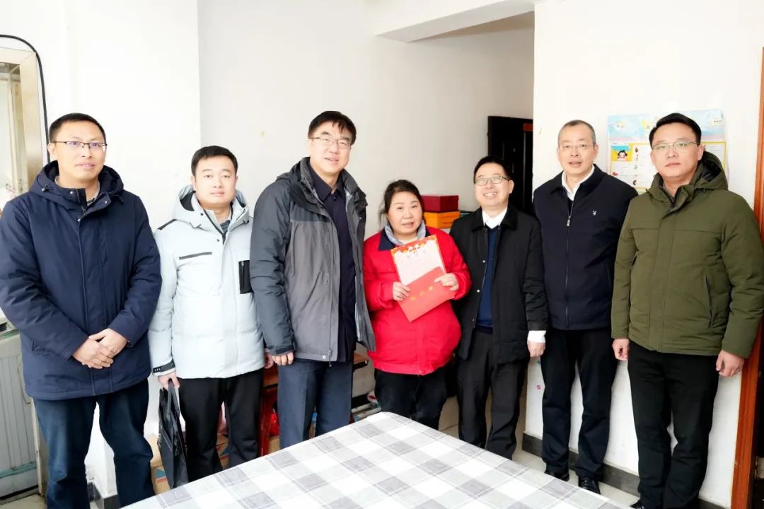 Care flies into workers' homes, and the All-China Railway Federation of Trade Unions sends warmth to Railway Construction Heavy Industries