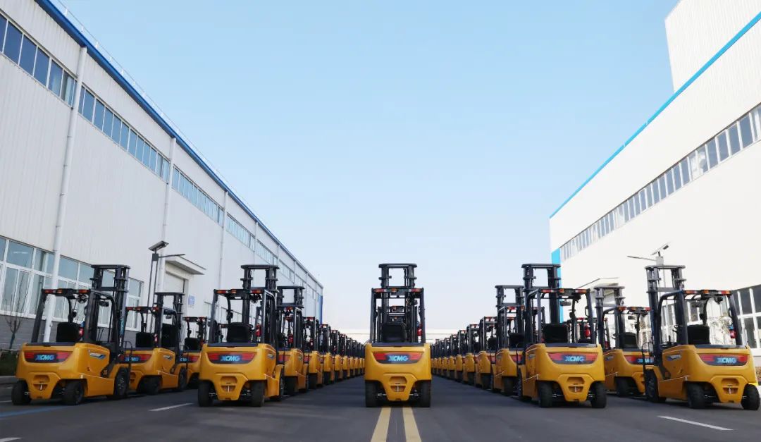 More than 300! Batch departure of XCMG "Kunpeng" forklift