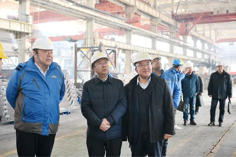 Du Ping, deputy general manager of Shaanxi Coal Group, and his delegation went to Shaanxi Construction Machinery Co., Ltd. to inspect and guide safety and environmental protection work