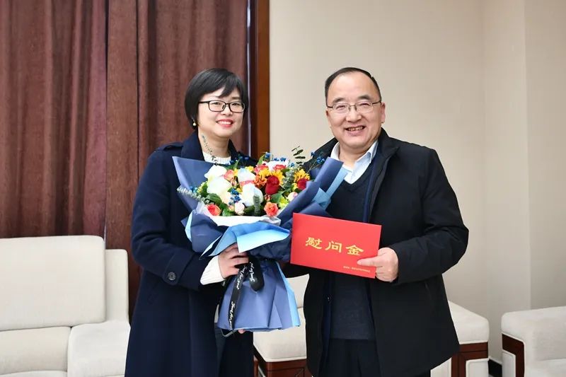 Xi'an Economic Development Zone Bureau of Industry and Information Technology Ren Yang and His Delegation Condolences Xi'an High-level Talents Yang Hongjun, Party Secretary and Chairman of Shaanxi Construction Machinery Co., Ltd.