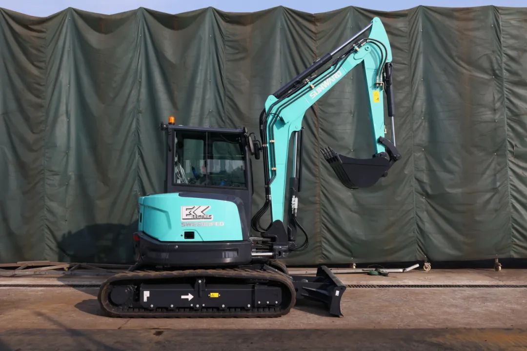 Green on the new! Sunward SWE60UFED pure electric tailless excavator successfully rolled off the production line