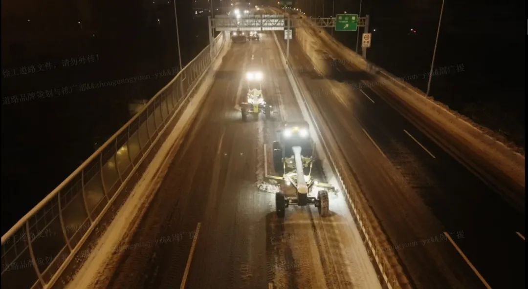 Last night! Snow removal operation, XCMG grader ensures road travel