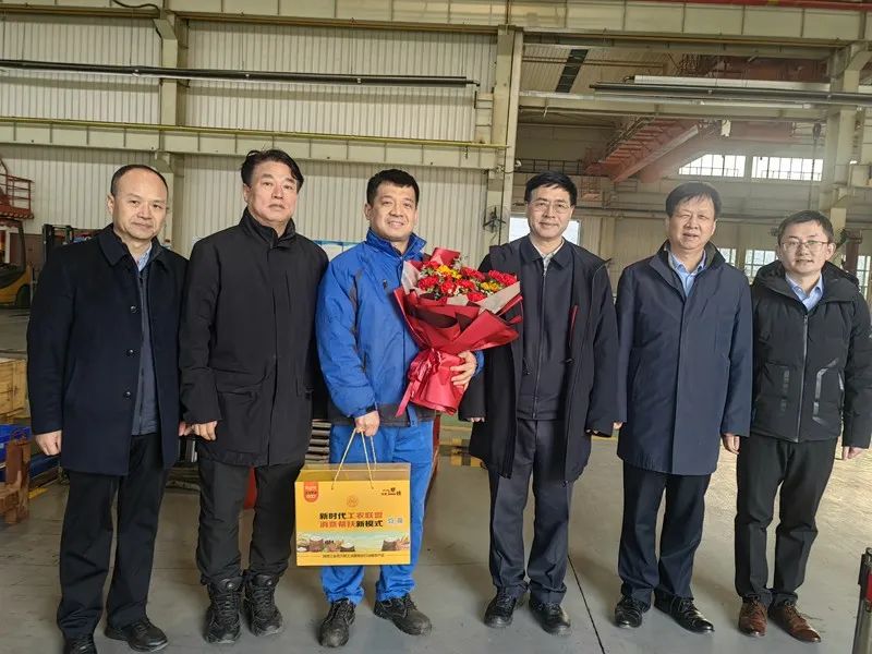 Leaders of Shaanxi Labor Model Craftsmen Association Condolences Zhang Pu, "Three Qin Craftsmen" of Shaanxi Construction Machinery Co., Ltd.