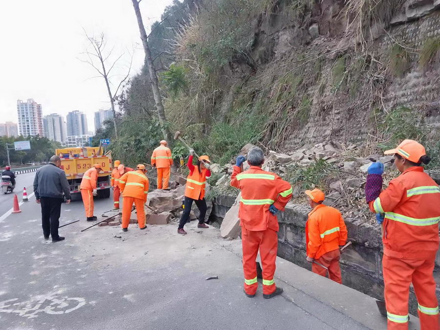 Suining Highway Maintenance Department Takes Many Measures to Help Keep the National and Provincial Trunk Lines Smooth During the Spring Festival Transport